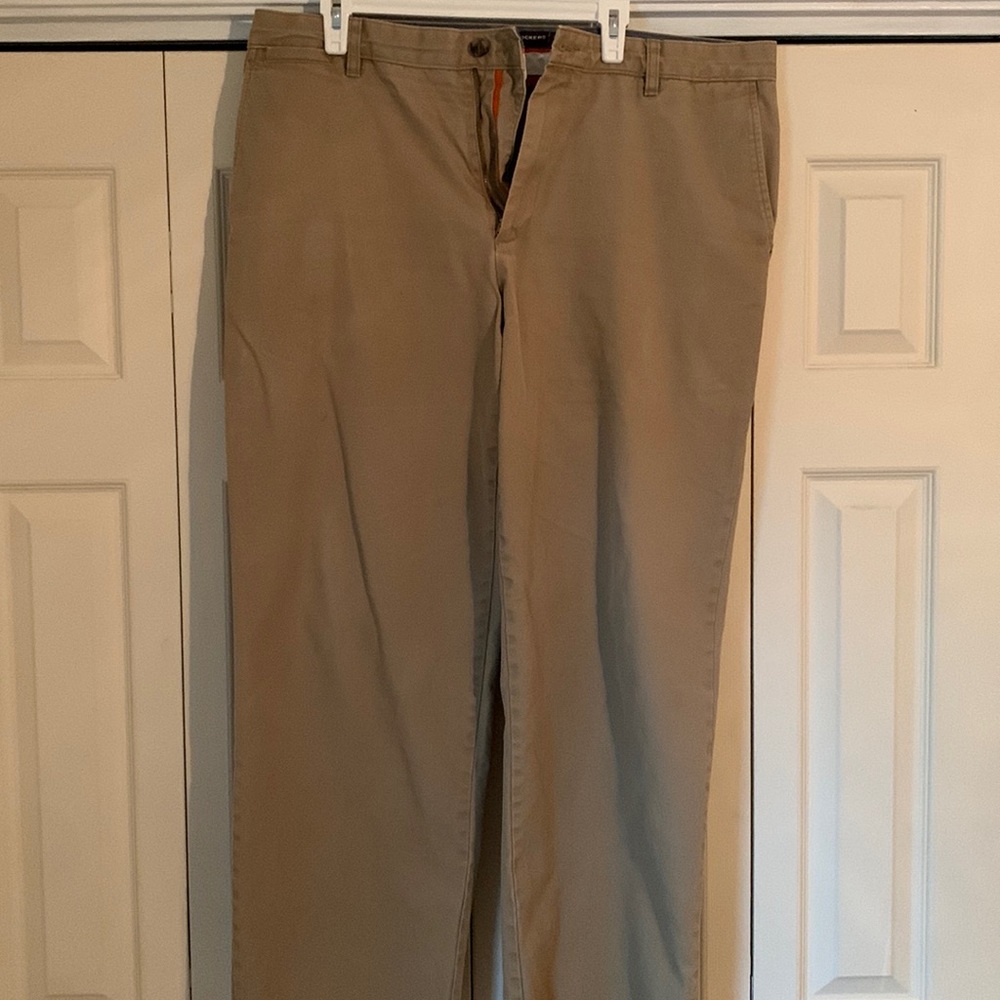 Dockers classic fit khaki pants W38 L32